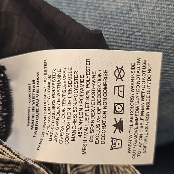 Nike Dri-Fit athletic t-shirt with pocket on the back. Size L - Picture 10 of 10